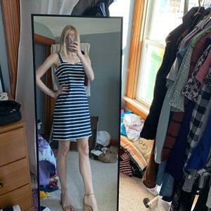Old Navy Size SM knee length dress never worn!